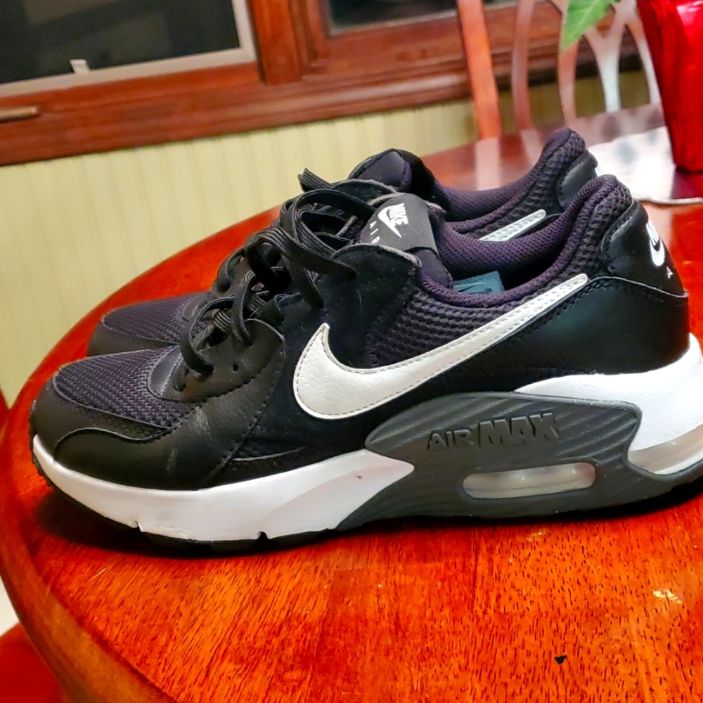 Nike Air max black and white